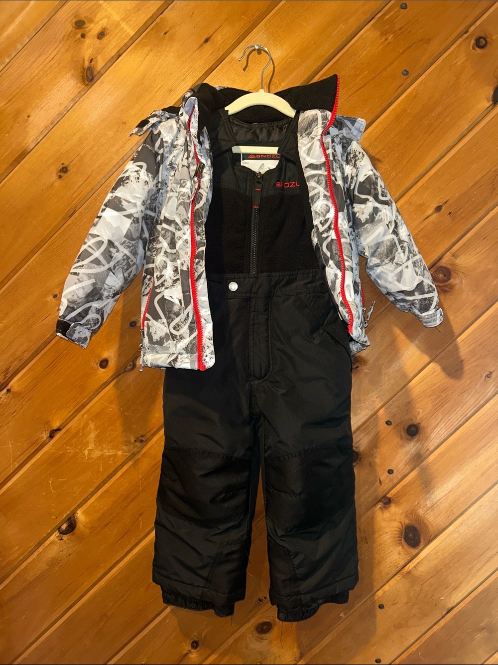 Snozu Kids 2 Pc Snowsuit Jacket and Bib Pant 3T gray & black